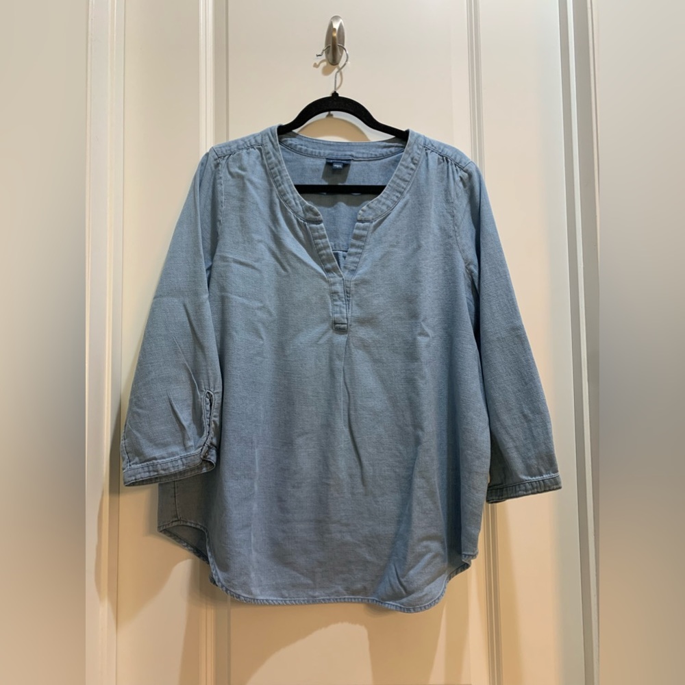 J Jill Denim Top Blue Chambray V Neck Medium Armpit To Armpit 23” Length 28”